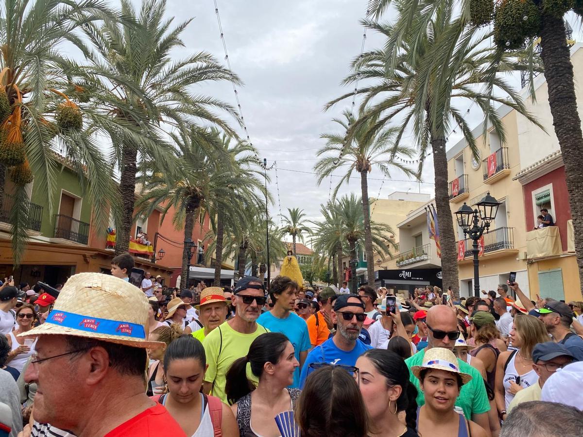 Miles de aspenses acompañan a la Virgen de las Nieves en la histórica romería de la Traída desde Hondón de las Nieves