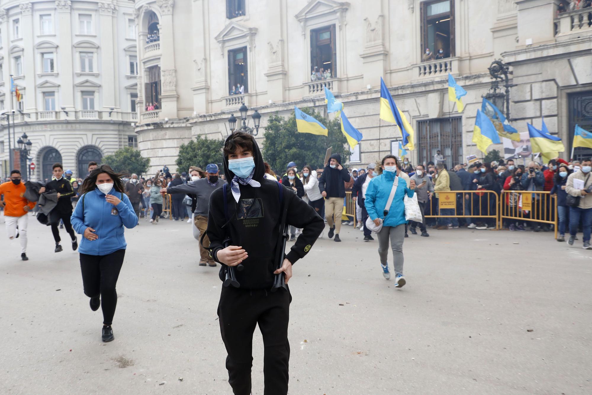 La mascletà con los colores de Ucrania, en imágenes