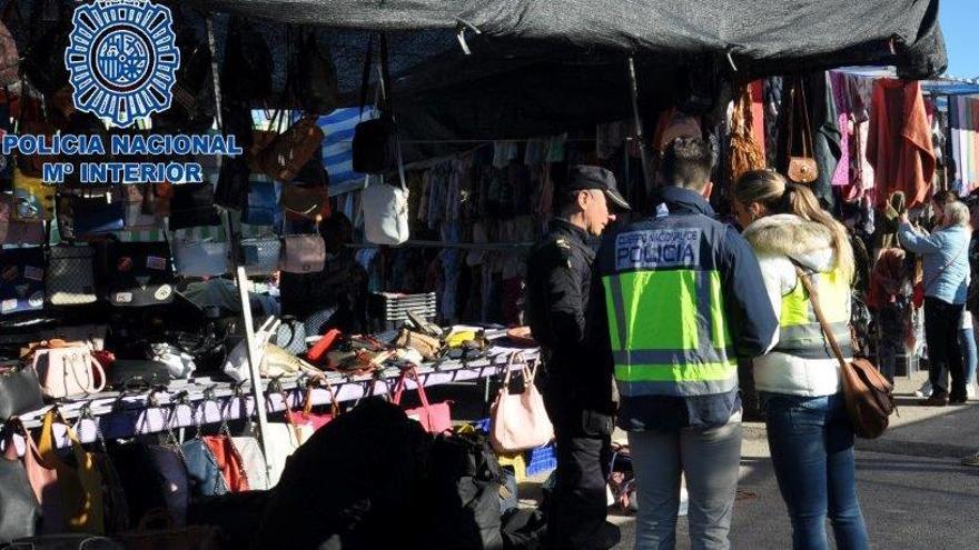 Detenidas 22 personas en Dénia por un delito contra la propiedad industrial