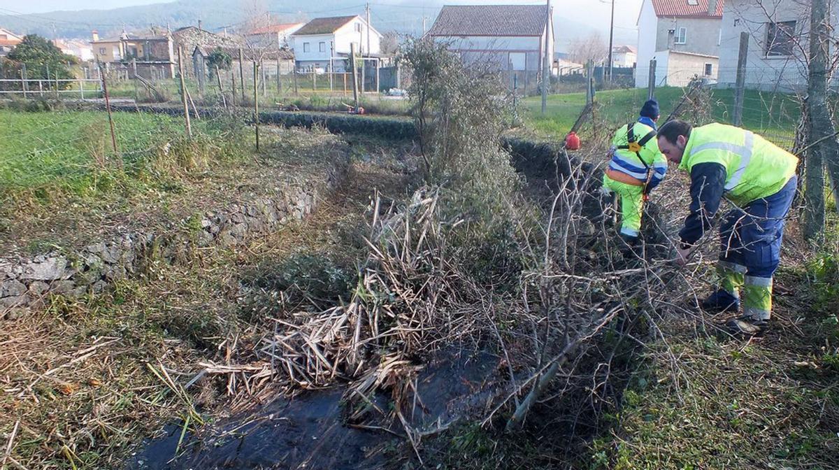 Valga lucha contra las inundaciones con la limpieza del río Soutiño | FDV