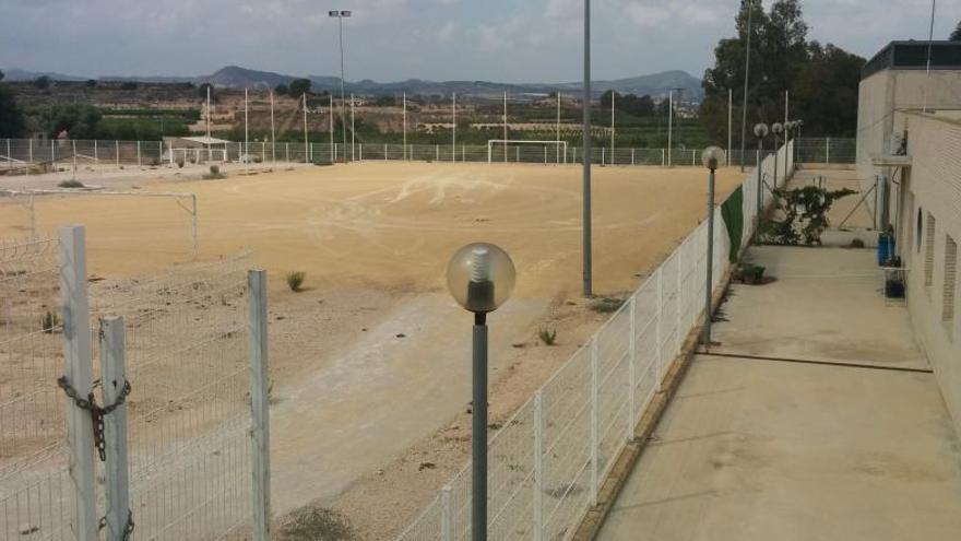 Limpieza en el solar municipal en una imagen facilitada por el PSOE de Benejúzar