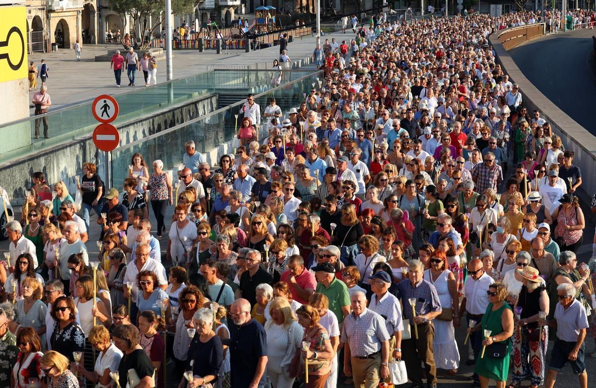 Multitudinaria devoción por el Cristo de la Victoria en Vigo