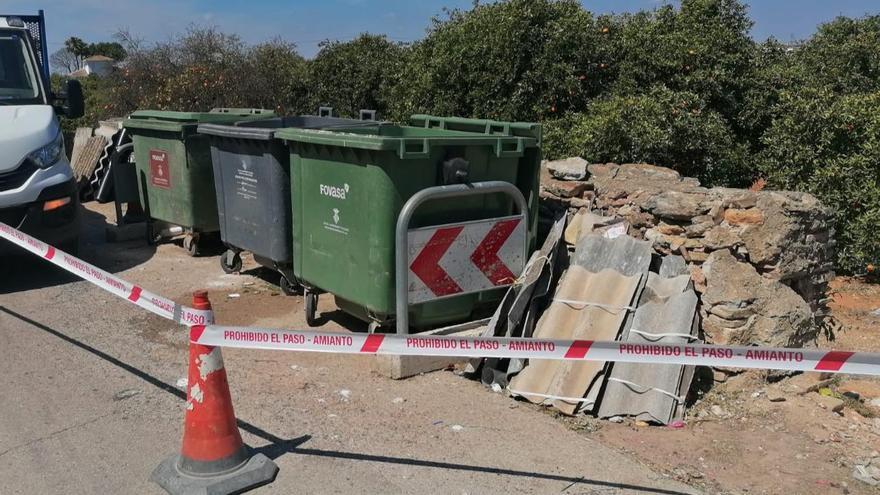 Alzira denuncia el abandono de peligroso amianto en la vía pública