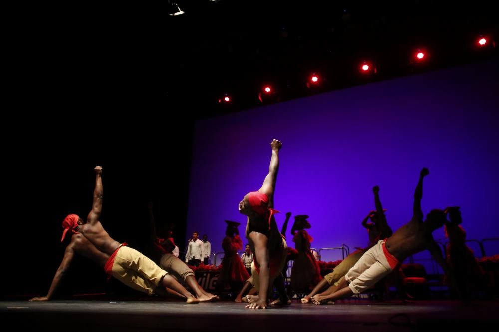 Primera sesión del festival folclórico