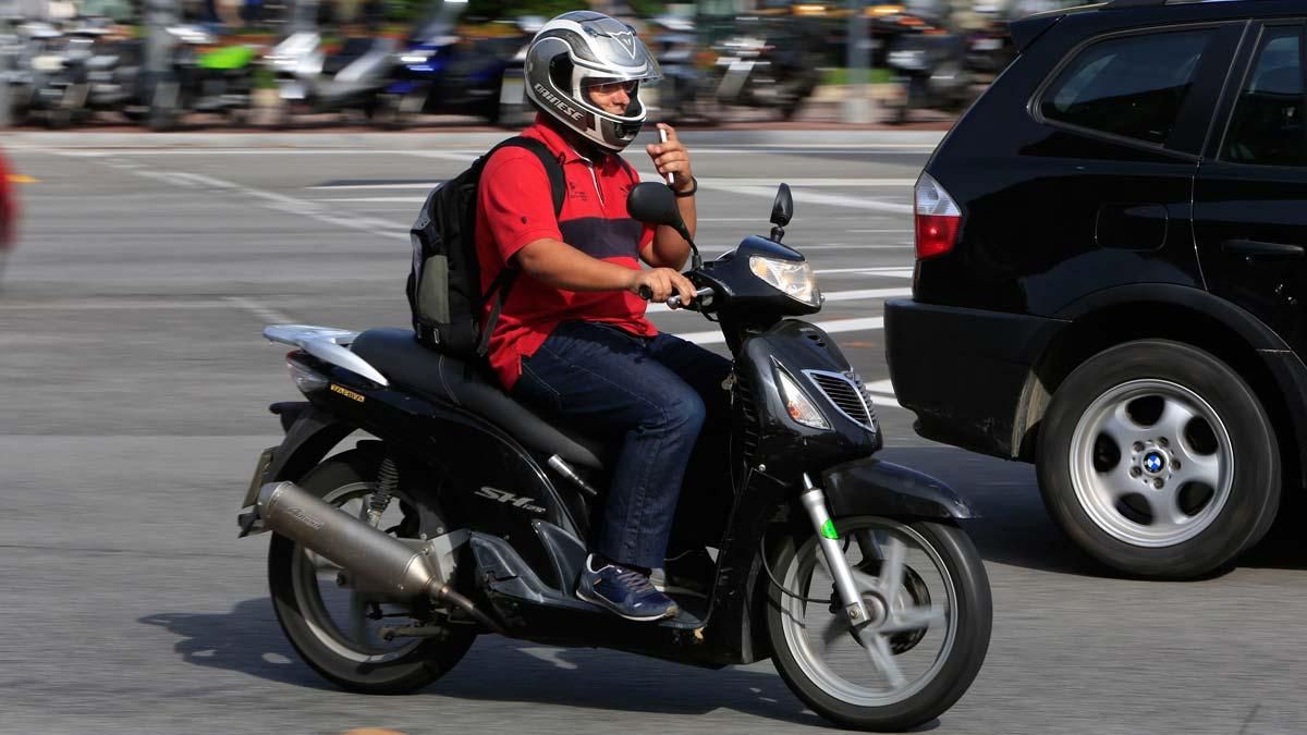 Barcelona pide extremar la vigilancia en las carreteras ante el repunte de accidentes de motos.