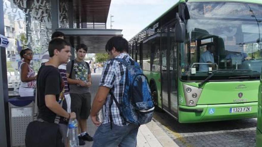 Firmantes del Pacte del Grau piden una mejor financiación del transporte público