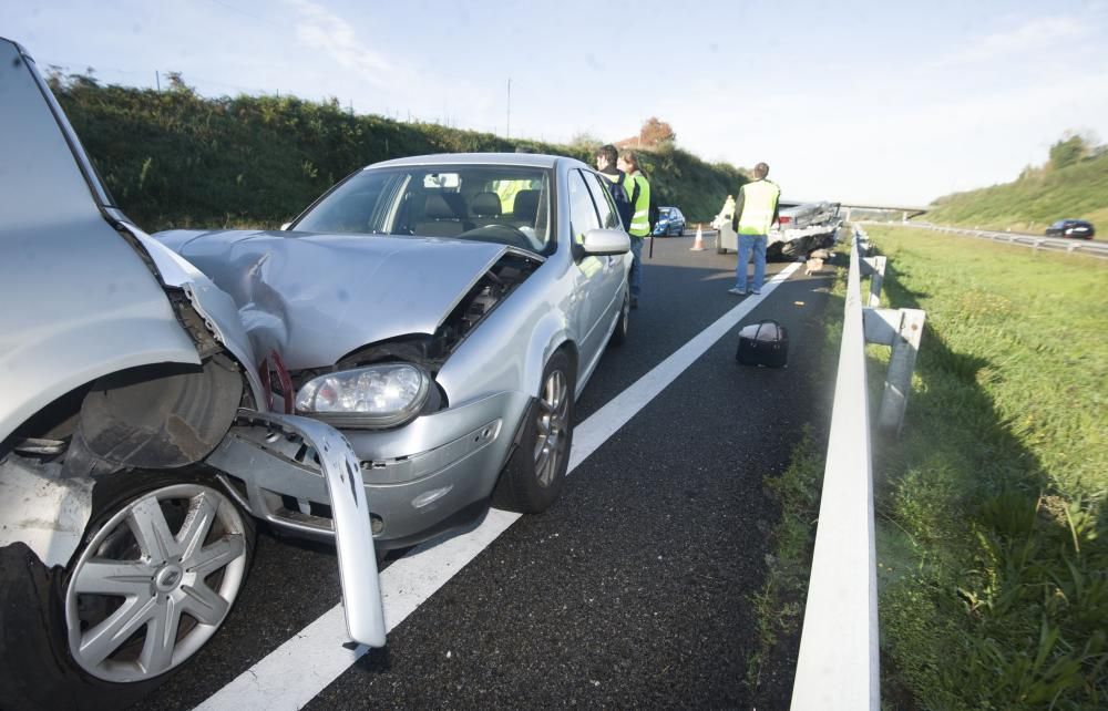 El accidente ocurrió en sentido salida de la ciudad (A Coruña-Santiago).