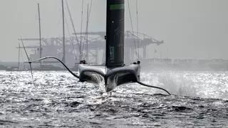 Ineos Britannia resucita, planta cara a los kiwis y pone emoción a la final de la Copa América de vela