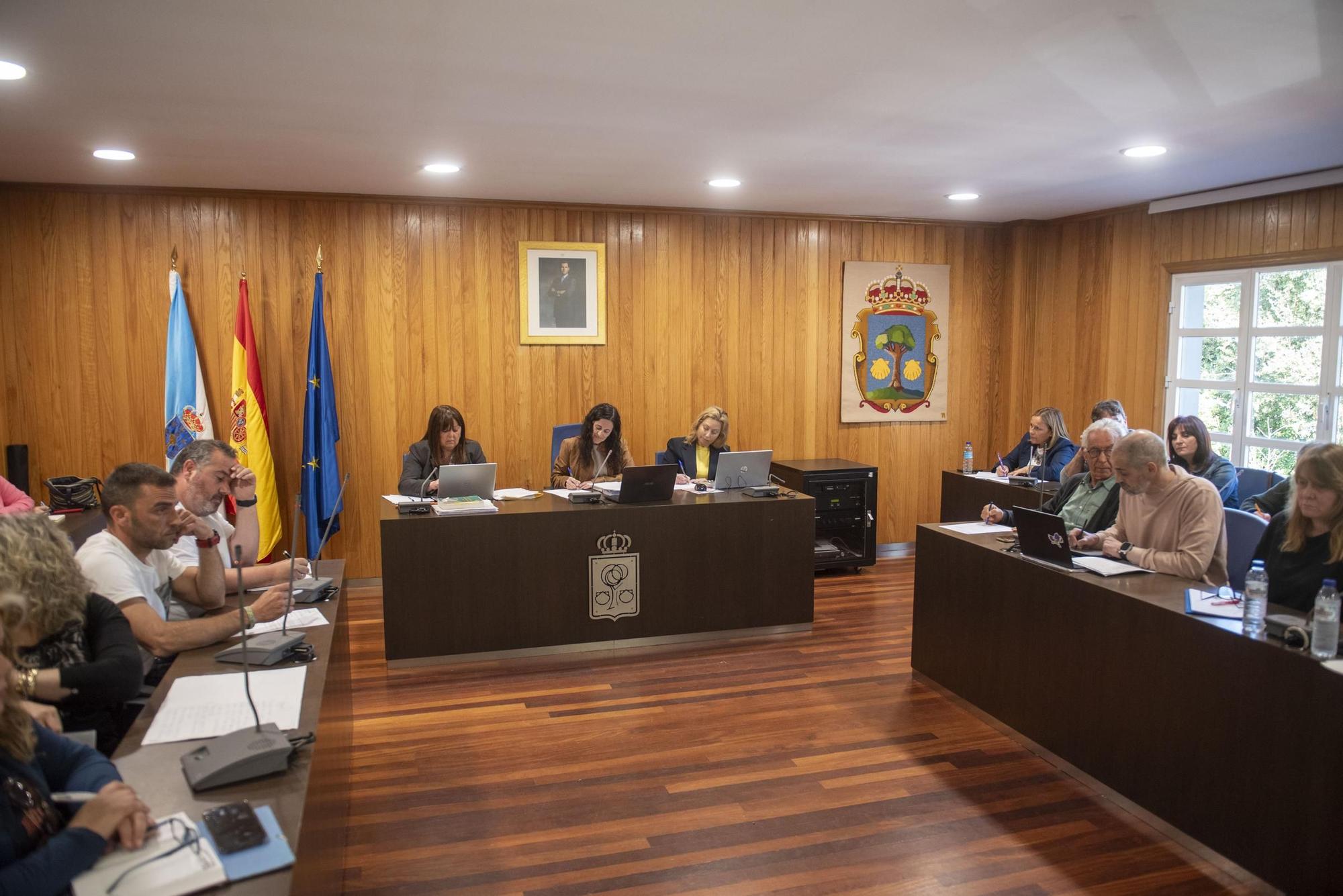 Último pleno de María Pan como alcaldesa de Cambre