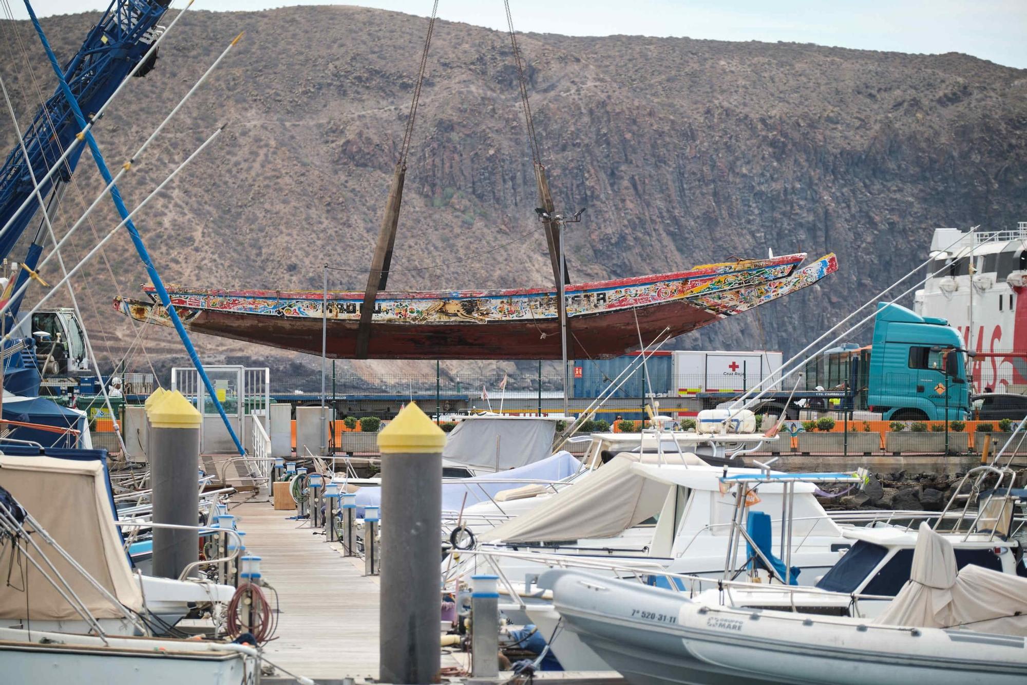 Llegada del ferry Armas con migrantes desde El Hierro