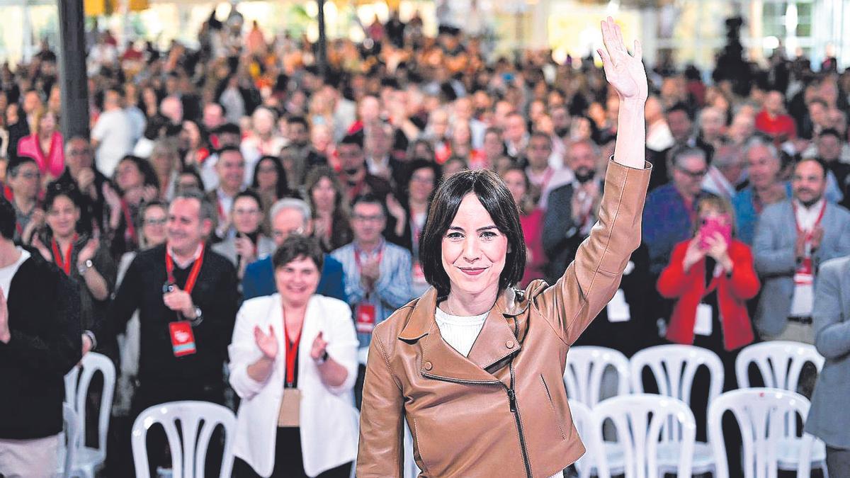 Diana Morant saluda, ayer, ante los delegados del congreso.