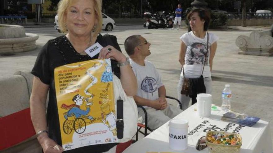 La presidenta de la Asociación Gallega de Ataxia, Estrella Pita Sixto, ayer, en A Coruña. / víctor echave