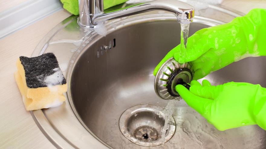 El truco casero para limpiar el desagüe del fregadero que deberías conocer
