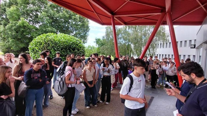 Ilusión y tranquilidad entre los alumnos gijoneses que realizan la PAU
