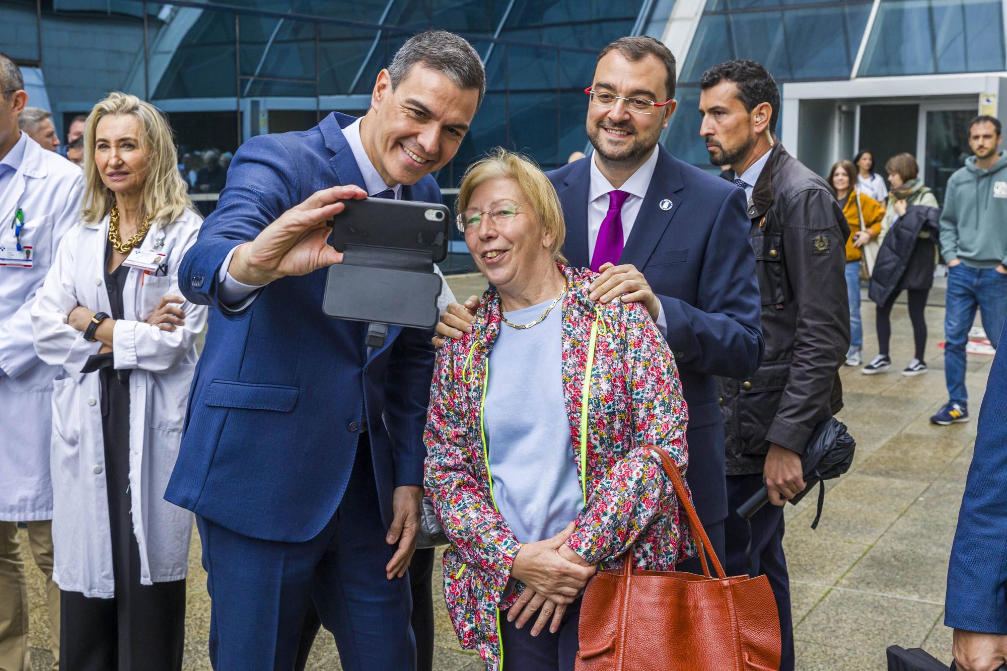 Visita de Pedro Sánchez al Hospital Universitario Central de Asturias (HUCA) en Oviedo