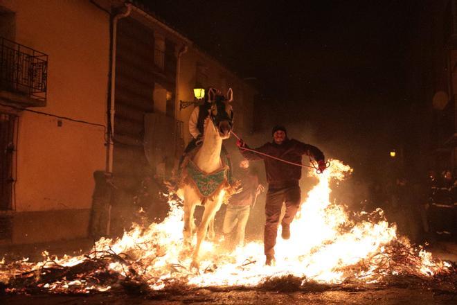 Las mejores fotos de la espectacular Matxà de Sant Antoni en Vilanova d'Alcolea