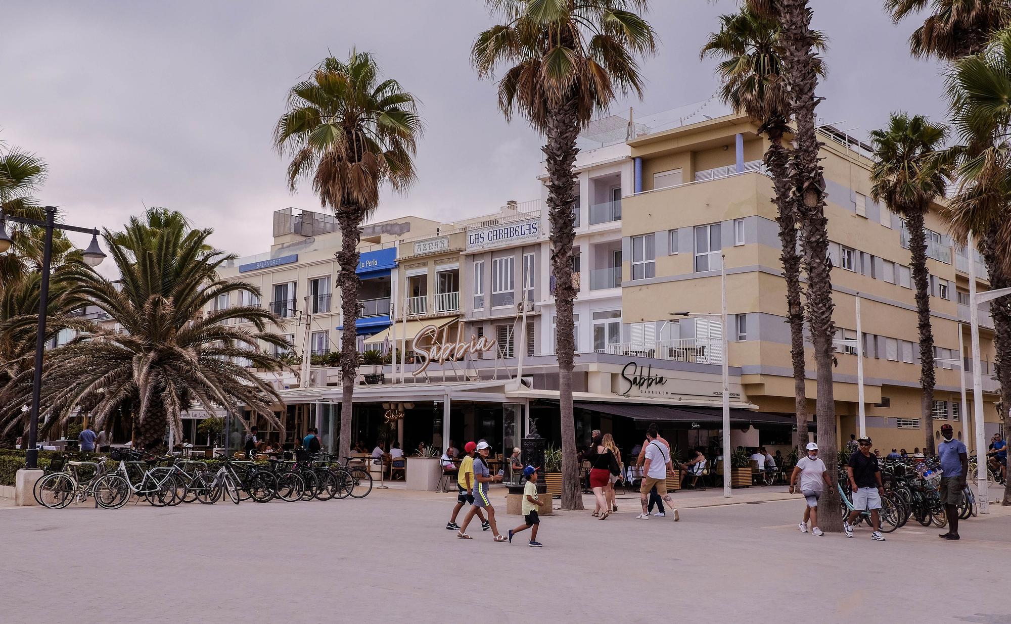 Una jornada de servicio en uno de los bastiones de la paella: La Pepica