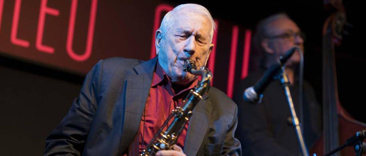 Pedro Iturralde (1929-2020) ao saxo.