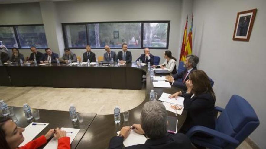 Imagen de la última reunión de jueces de la provincia con la presidenta del TSJ y del CGPJ.