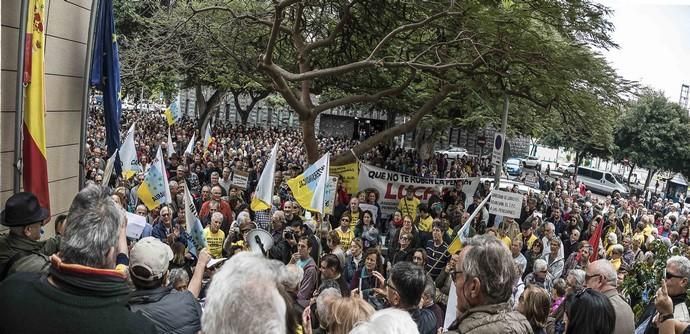 manifestación de jubilados frente a la gestoria ...