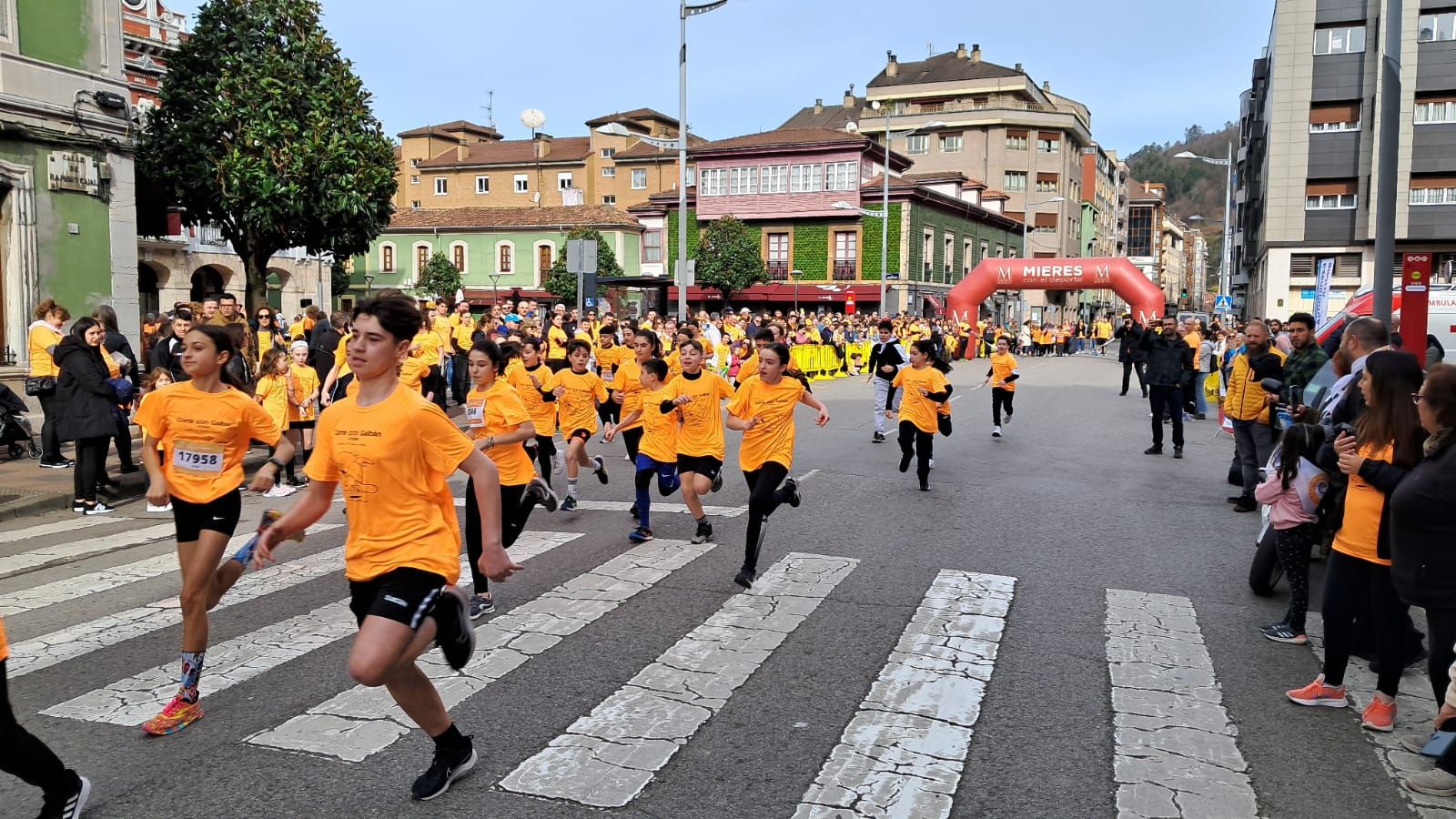 Las carreras contra el cáncer infantil reúnen a cientos de personas en las Cuencas