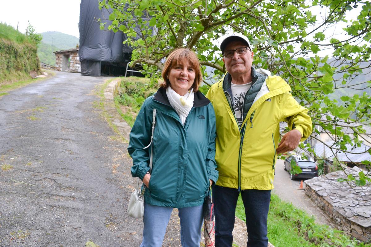 Mercedes Vita y Teodoro Vázquez López, ayer en Fontescavadas.