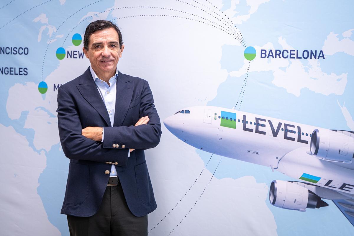 El consejero delegado de Level, Rafael Jiménez Hoyos, en el Business Center de la T1 del aeropuerto de Barcelona-El Prat.