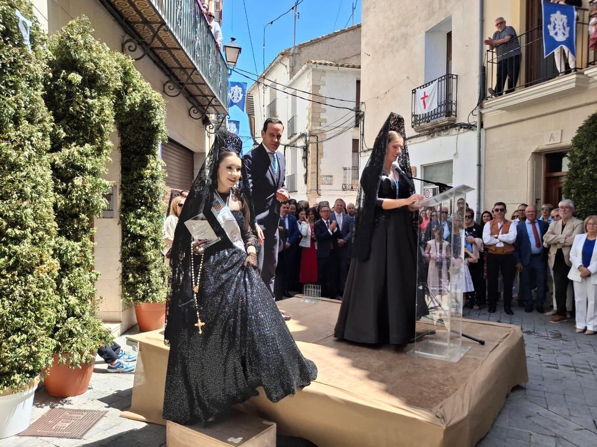 La pregonera, Isabella Giner, tras las pronunciar las palabras de homenaje a els riberers