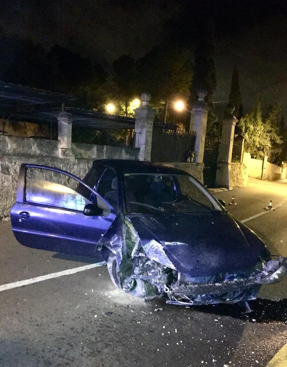 El último coche que se estrelló contra el muro la madrugada del 25 de noviembre