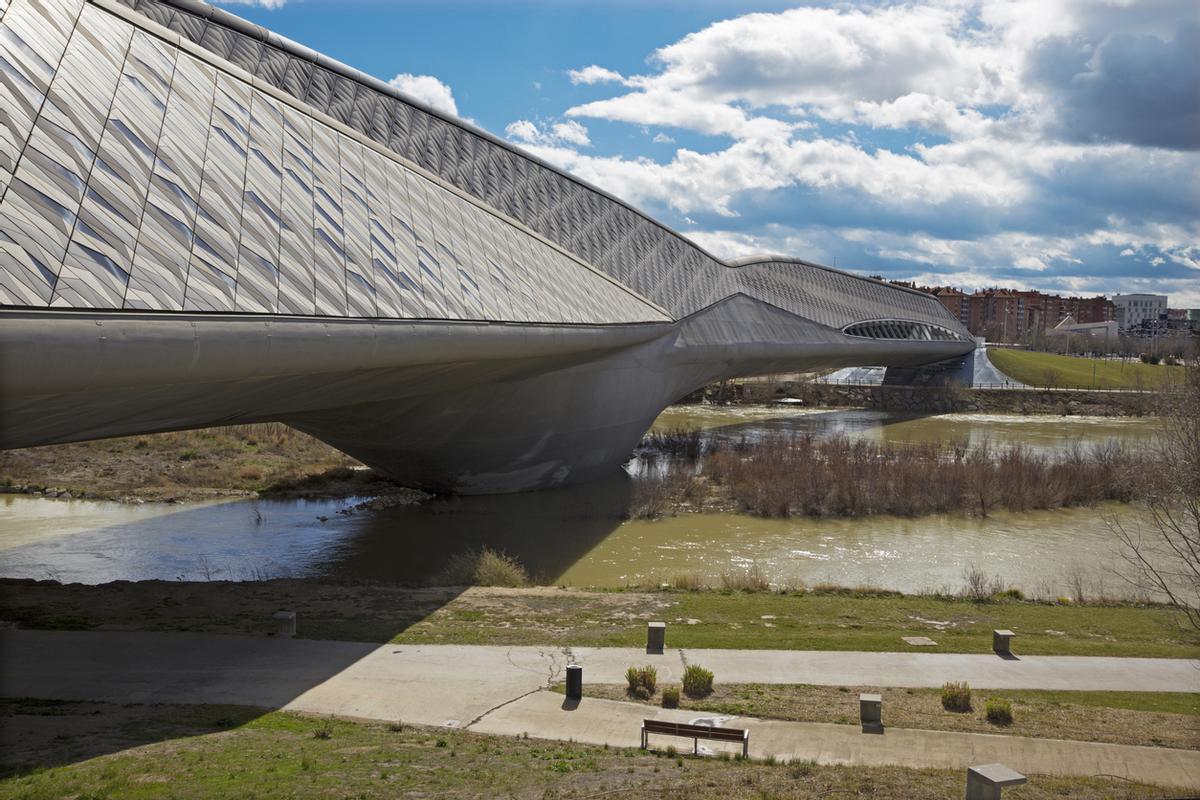 Zaragoza - el puente de Zaha Hadid