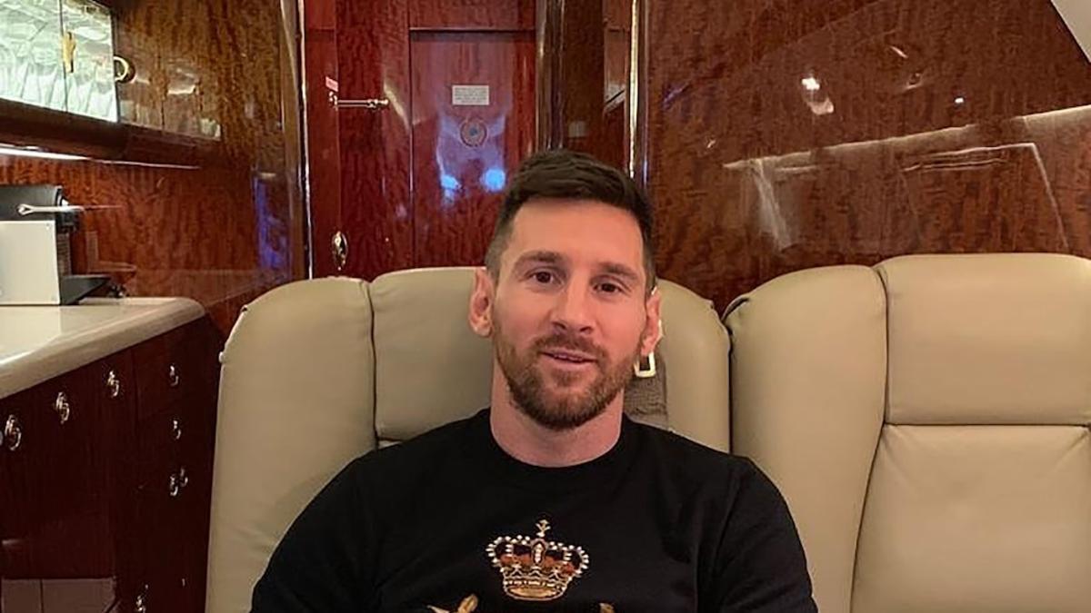 Leo Messi, en el interior de un avión