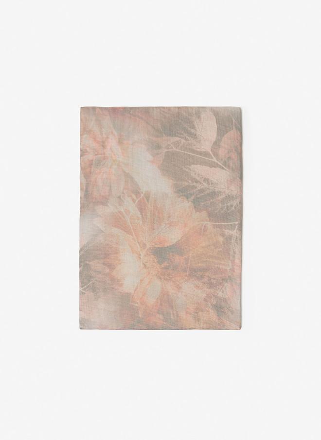 Rebajas Uterqüe: pañuelo estampado otoñal