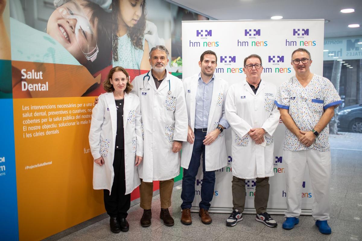 Equipo médico del Hospital HM Nens en tratamiento en acondroplasia.