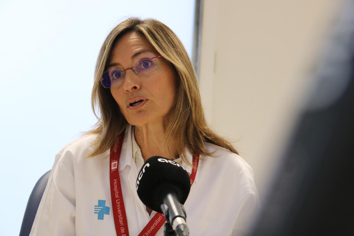 La doctora Núria Vilarrasa, de la Societat Catalana d'Endocrinologia i Nutrició, en una entrevista a l'Hospital de Bellvitge