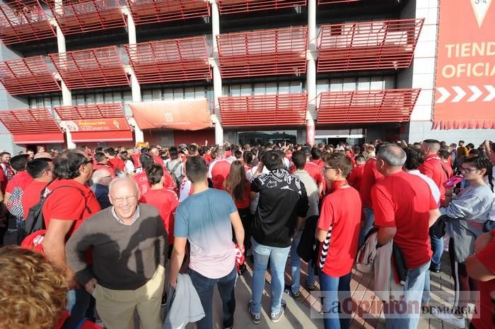 Tensión en la puerta de Nueva Condomina