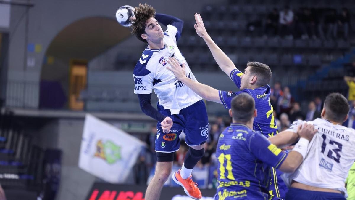 Pablo Urdangarin se eleva ante el Bidasoa Irun