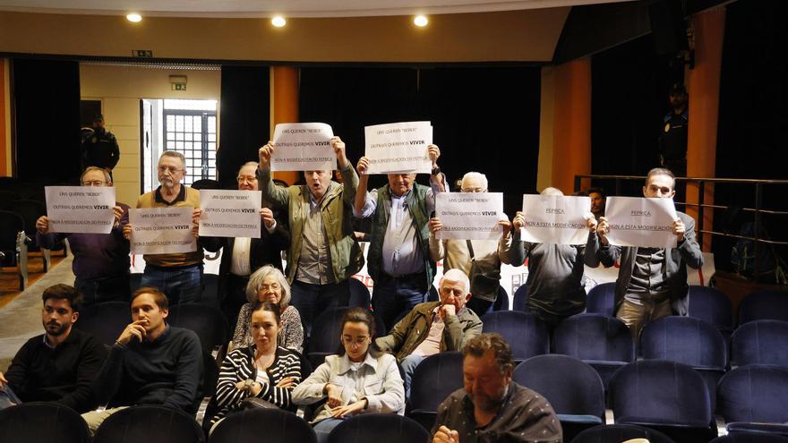 La oposición fuerza a Lores a modificar el Plan del casco histórico para apoyar a la hostelería