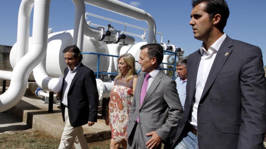 El conselleiro de Medio Ambiente visitó la estación potabilizadora el pasado mes de agosto.  // FdV