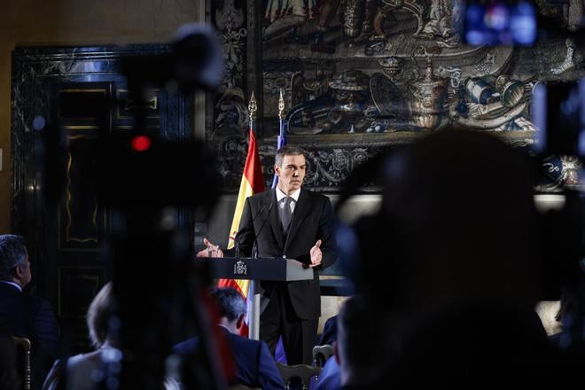 Sumar amenazó a Sánchez con abrir un frente en el Gobierno si no comparecía en el Congreso 'motu proprio': "O lo hacía él o lo pedíamos nosotros"