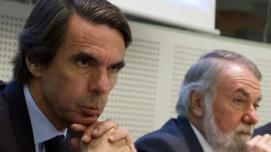 Aznar, con Mayor Oreja en Bruselas.