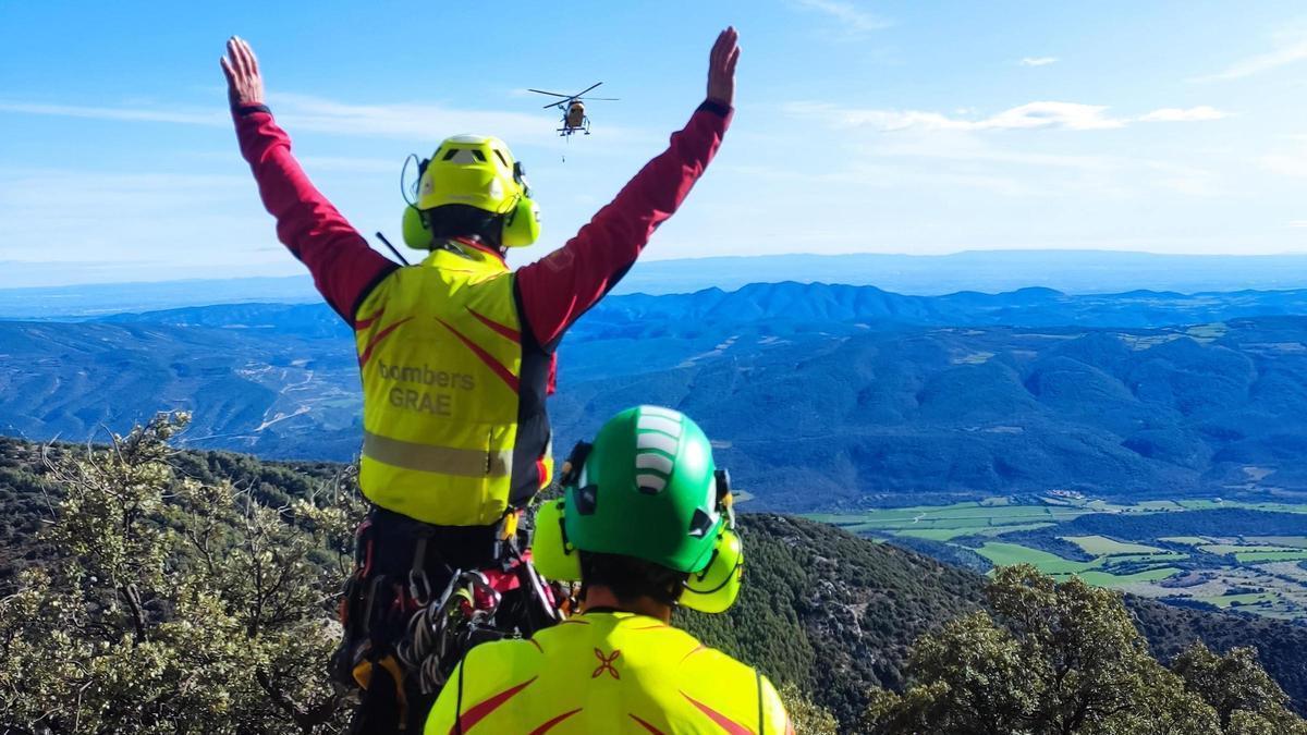 Els GRAE esperant l'helicòpter per fer un rescat a Muntanya.