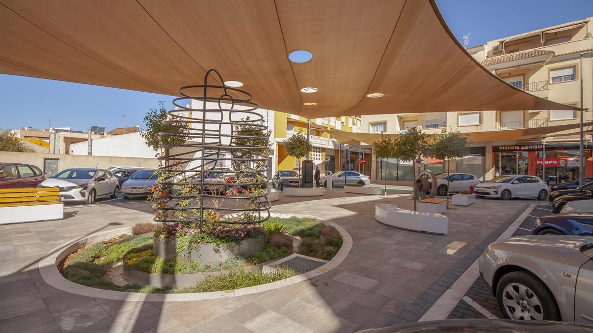 Entre los grandes proyectos de este año llevados a cabo en Lorquí, se encuentra, la recién inaugurada área comercial y de mercado. no sedentario
