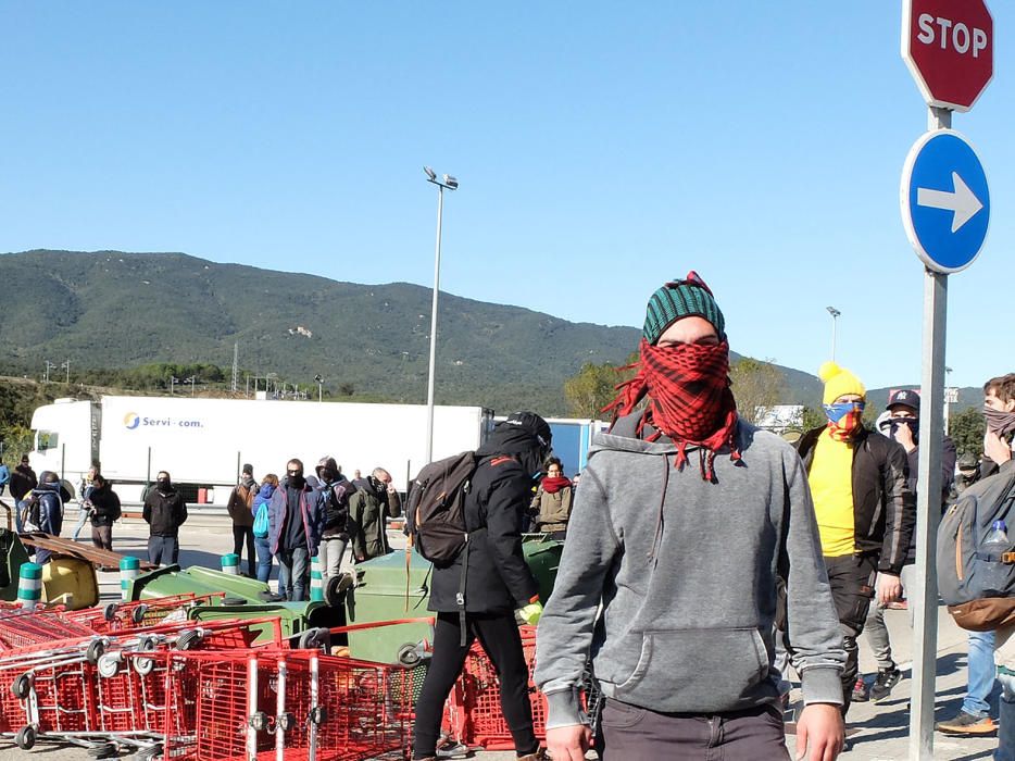 Tsunami Democràtic realitza talls intemitents a l'N-II a la Jonquera