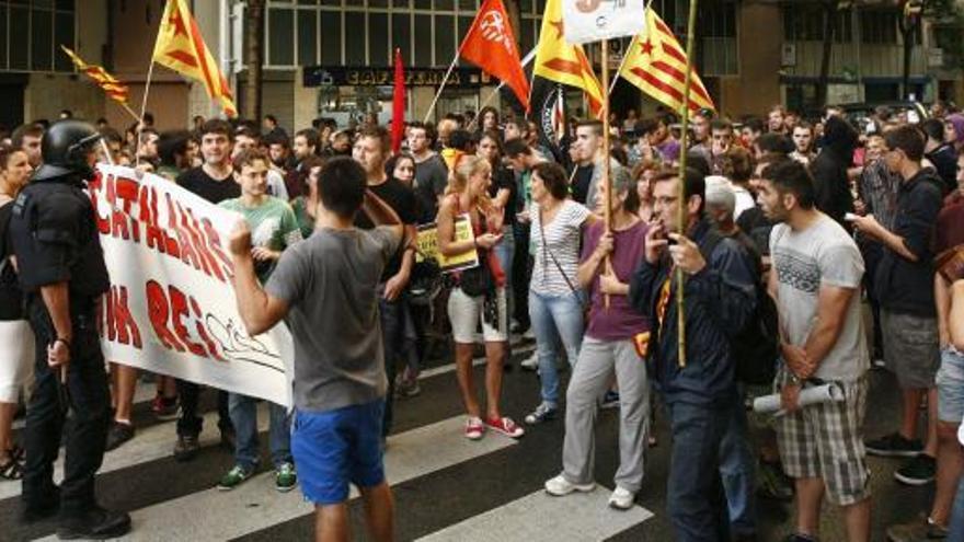 Crits contra la monarquia i a favor del dret a decidir a la manifestació de Girona