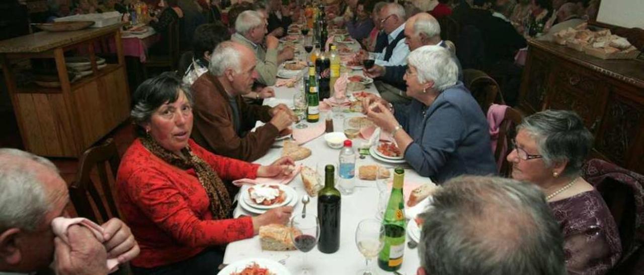 Celebración en un restaurante de un grupo de jubilados de Agolada. // Bernabé/Gutier