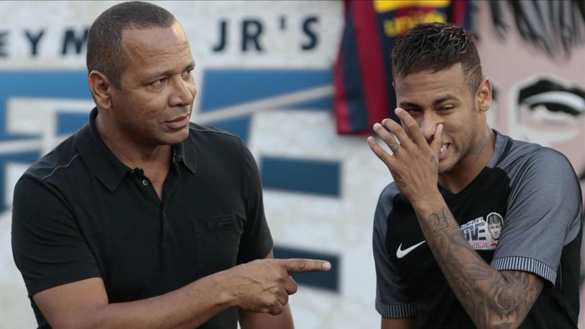 xortunobrazilian barcelona player neymar  r  gestures nex170721200614