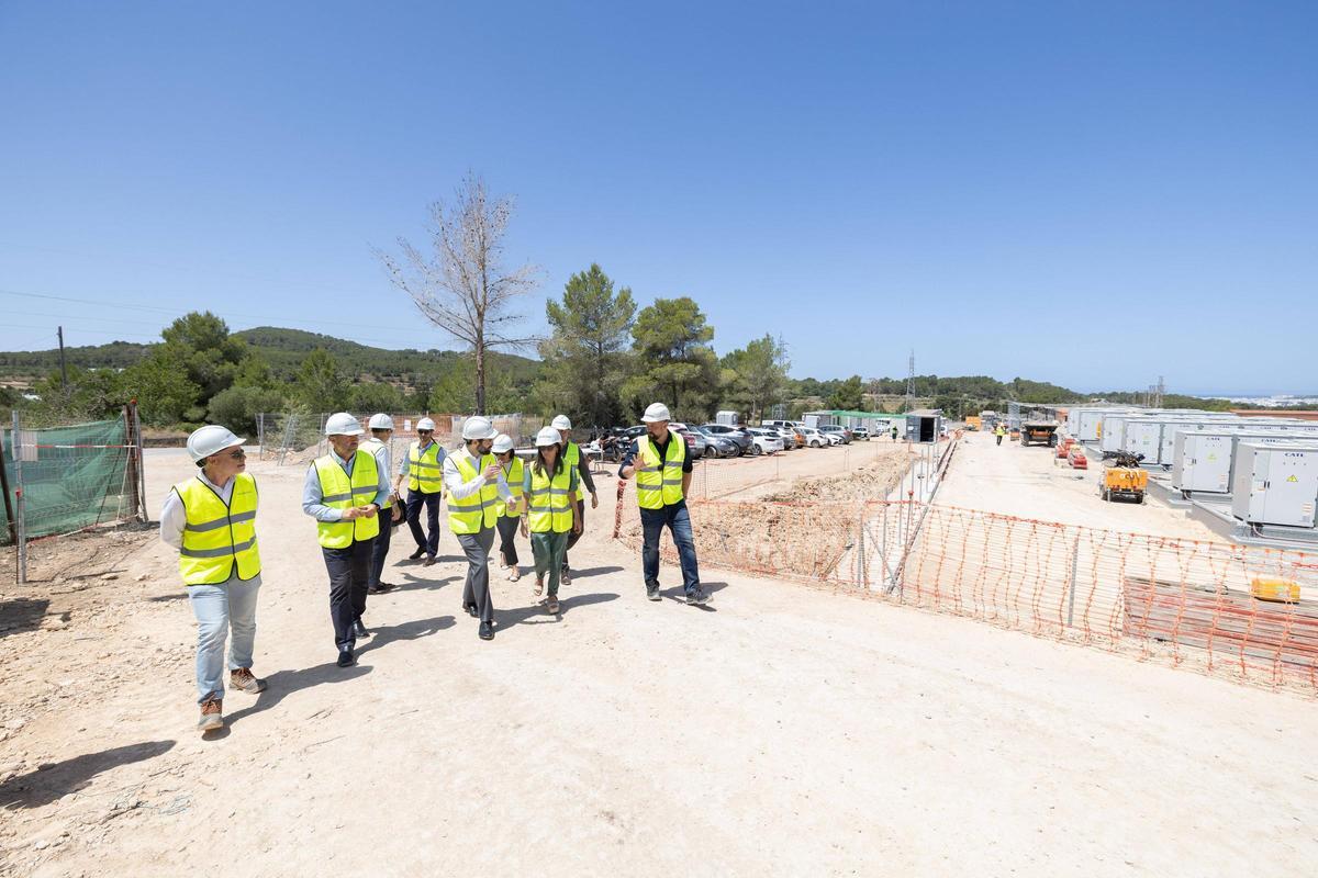 Todas las imágenes de la visita de Beatriz Corredor y Joan Groizard a la subestación eléctrica de Sant Antoni
