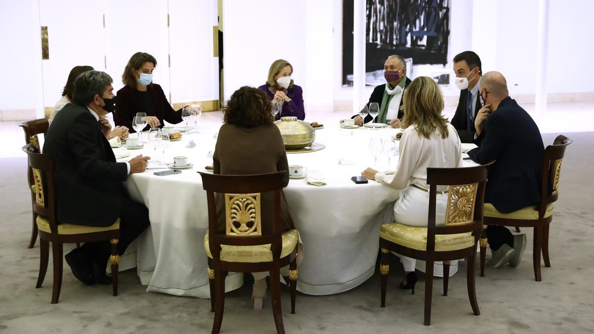 Desayuno de Sánchez con sindicatos y agentes sociales.