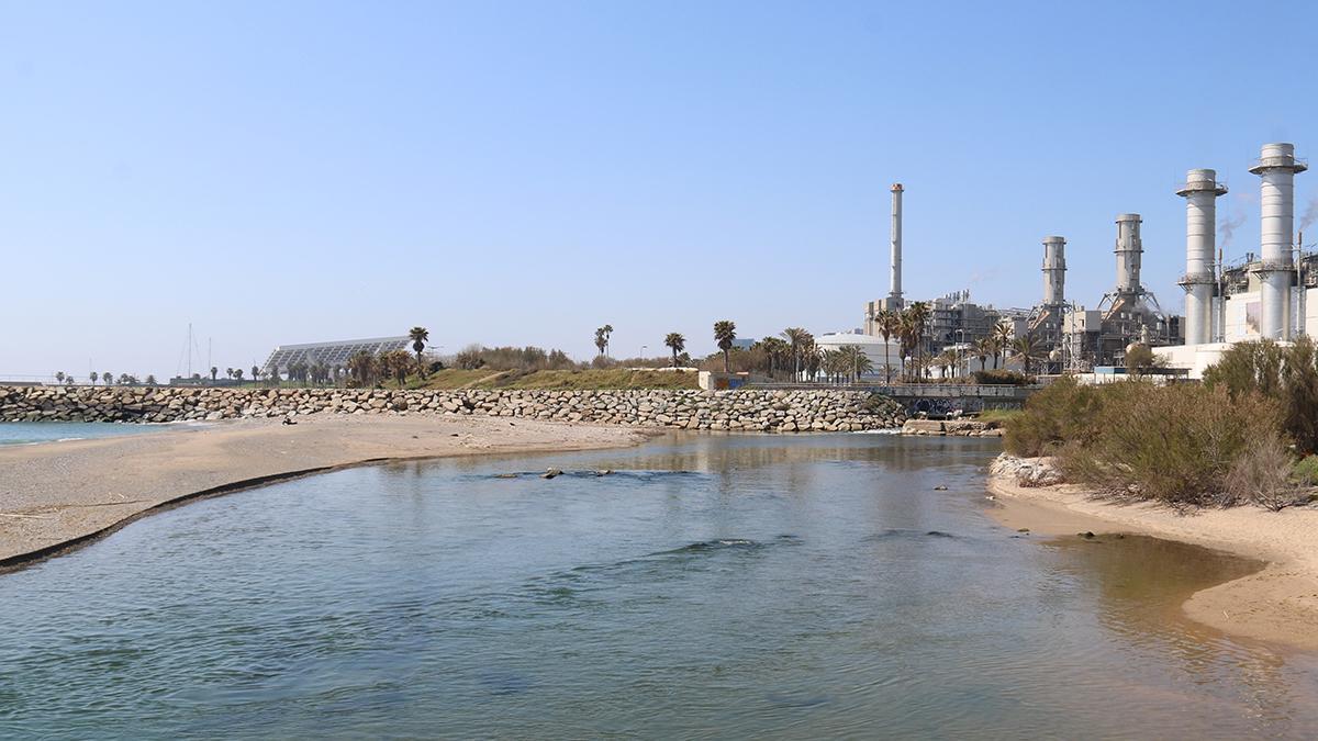 La Diputació de Barcelona se encargará del mantenimiento de la barra de arena de la desembocadura del Besòs