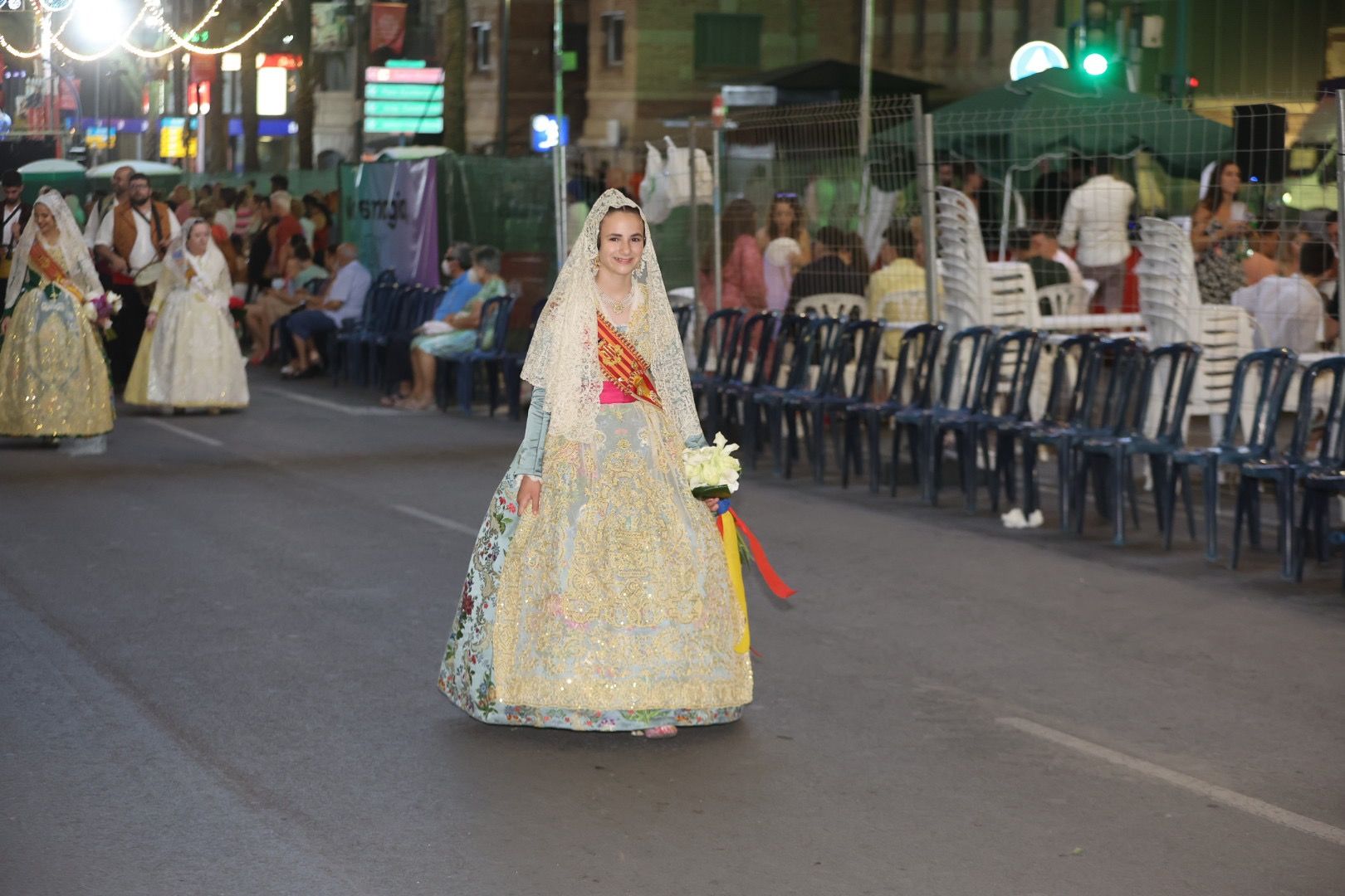 Carmen, Nerea y las dos cortes rematan la Ofrenda de Alicante